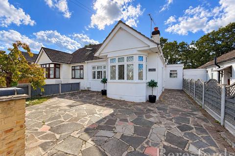 3 bedroom bungalow for sale, Woodhall Crescent, Hornchurch, RM11
