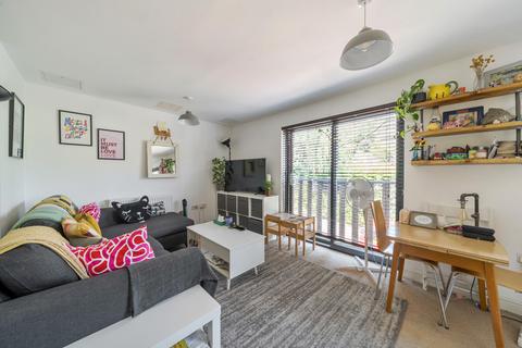 3 bedroom flat for sale, Vicarage Hill, Alton, Hampshire, GU34