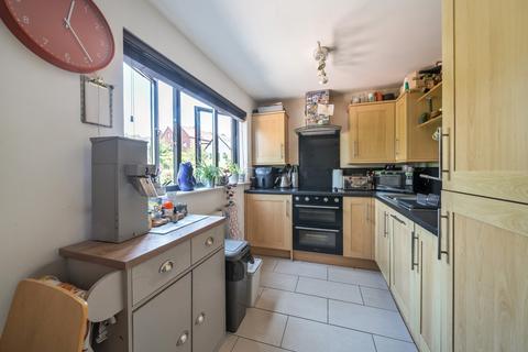3 bedroom flat for sale, Vicarage Hill, Alton, Hampshire, GU34