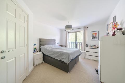 3 bedroom flat for sale, Vicarage Hill, Alton, Hampshire, GU34