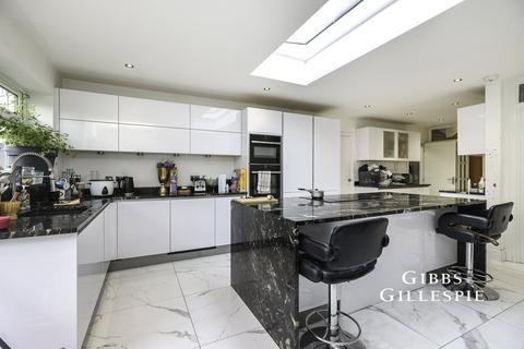 7 bedroom semi-detached house for sale, Tangmere Gardens, Northolt