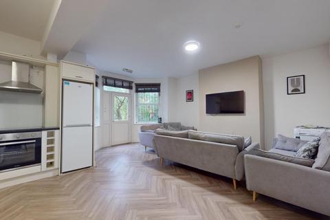 9 bedroom house to rent, Moorland Avenue, Leeds LS6