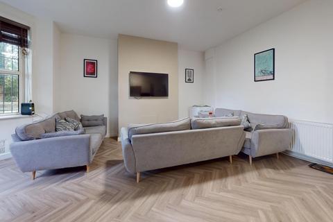 9 bedroom house to rent, Moorland Avenue, Leeds LS6