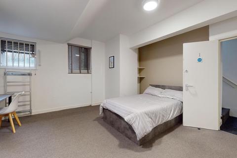 9 bedroom house to rent, Moorland Avenue, Leeds LS6