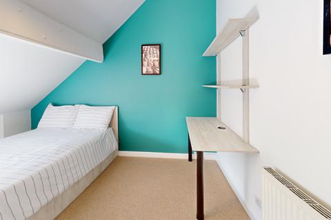5 bedroom house to rent,  Moorland Avenue, Leeds LS6