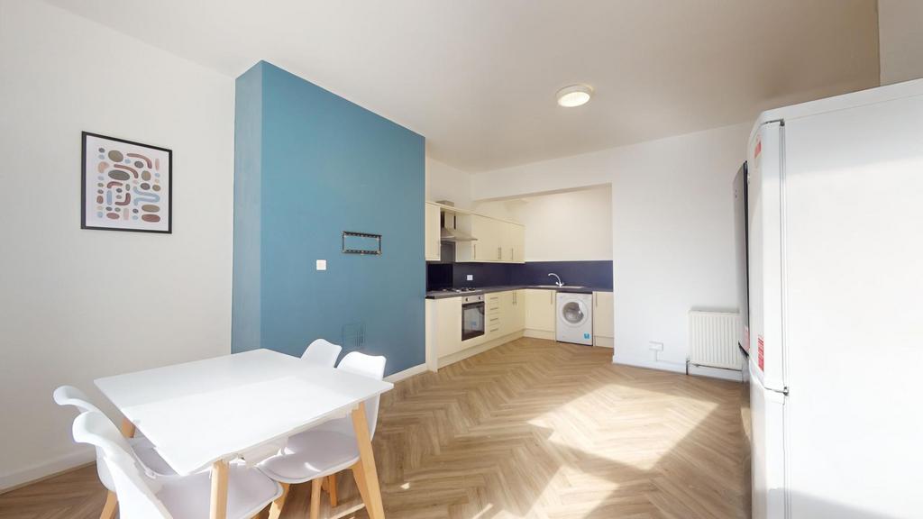 House in Leeds, Hyde Park - View 2
