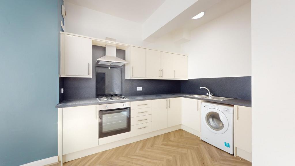 House in Leeds, Hyde Park - View 3