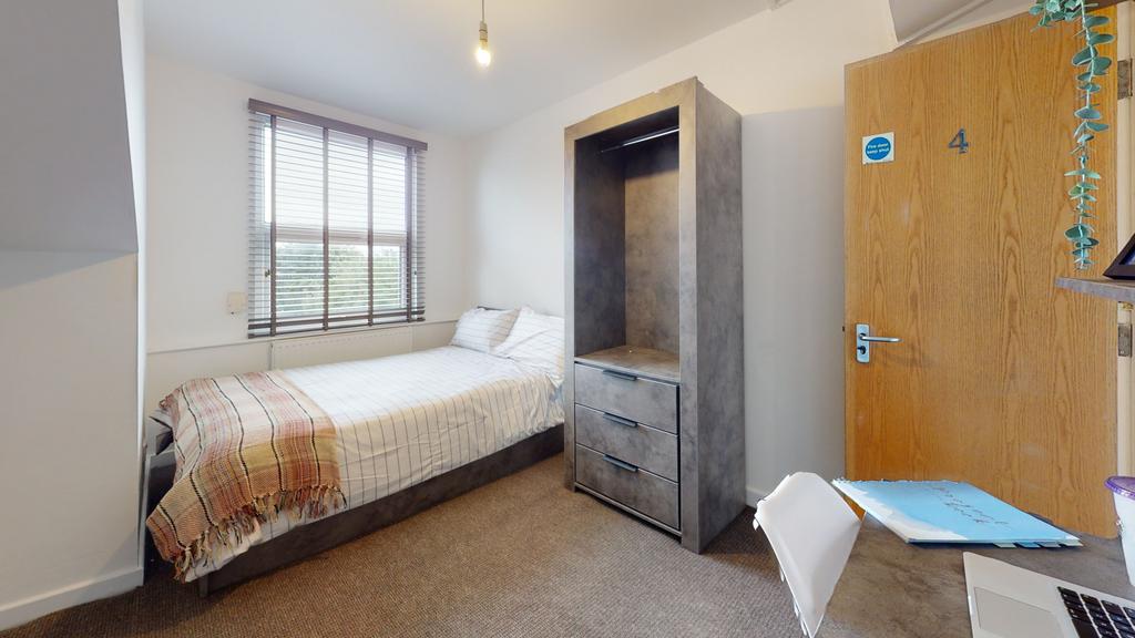 House in Leeds, Hyde Park - View 3
