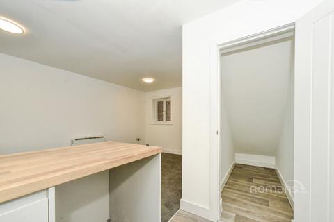2 bedroom flat to rent, Darling Close, Stratton St Margaret, Swindon, SN3