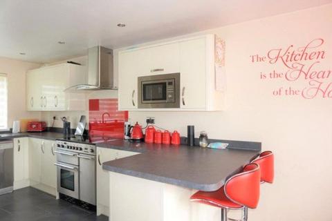 3 bedroom terraced house to rent, Wroxham, Bracknell, Berkshire, RG12