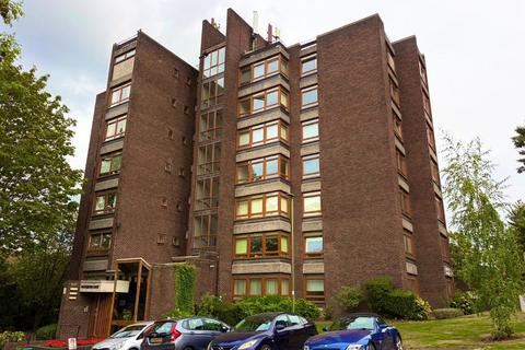 3 bedroom flat for sale, Flat 16 Westchester Court, Westchester Drive, London, NW4 1RB