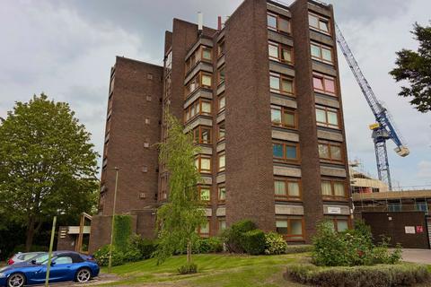 3 bedroom flat for sale, Flat 16 Westchester Court, Westchester Drive, London, NW4 1RB