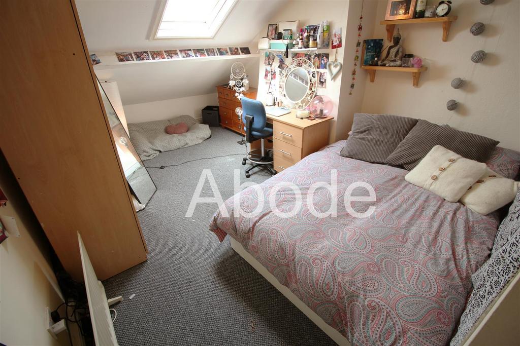 House in Leeds, Woodhouse Cliff, Hyde Park - View 3