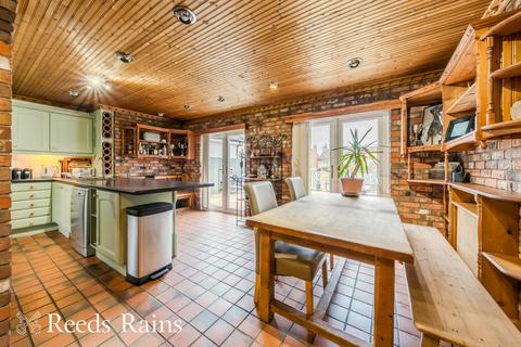 4 bedroom detached house for sale, Roewood Lane, Cheshire SK10