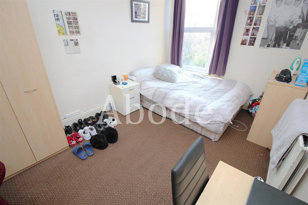 House in Leeds, Headingley Hill, Hyde Park - View 3
