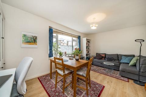 1 bedroom flat to rent, Russell Road, Buckhurst Hill