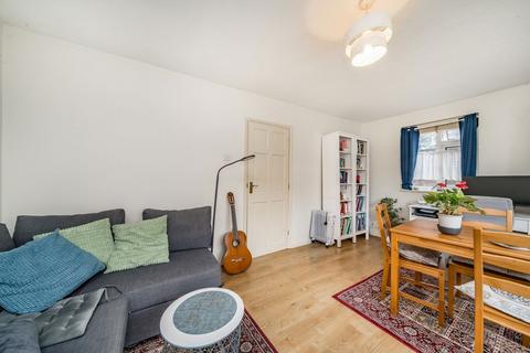 1 bedroom flat to rent, Russell Road, Buckhurst Hill