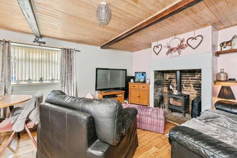 2 bedroom cottage for sale, Carlinghow Lane, Batley