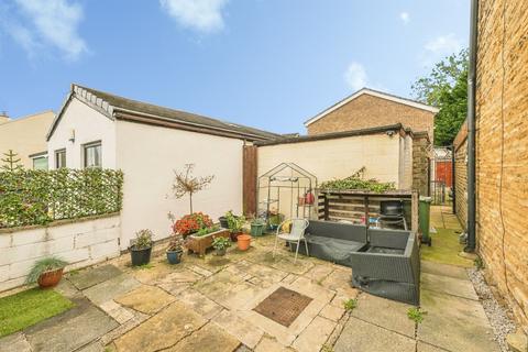 2 bedroom cottage for sale, Carlinghow Lane, Batley