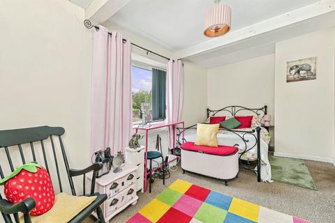 2 bedroom cottage for sale, Carlinghow Lane, Batley