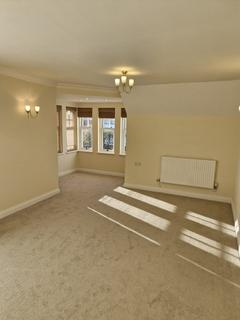 2 bedroom flat to rent, Melcombe Avenue, Weymouth DT4