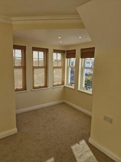 2 bedroom flat to rent, Melcombe Avenue, Weymouth DT4