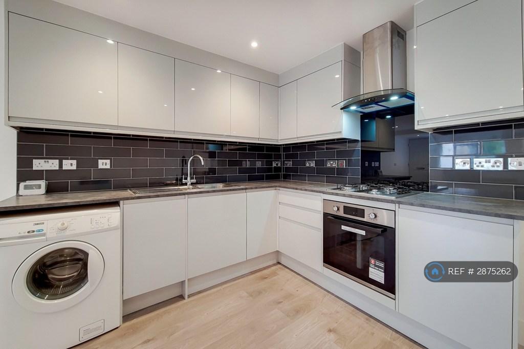 Apartment in Morden - View 2