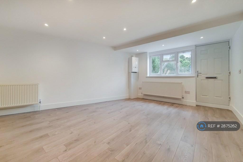 Apartment in Morden - View 5