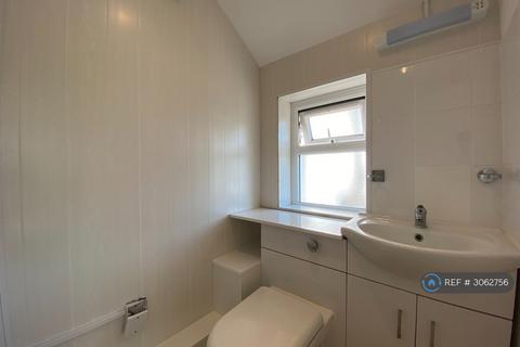 1 bedroom flat to rent, High Street, Semington, Trowbridge, BA14