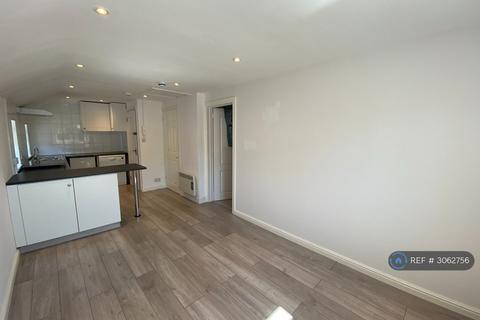 1 bedroom flat to rent, High Street, Semington, Trowbridge, BA14