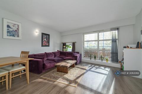 2 bedroom flat to rent, Cascades Tower, London, E14