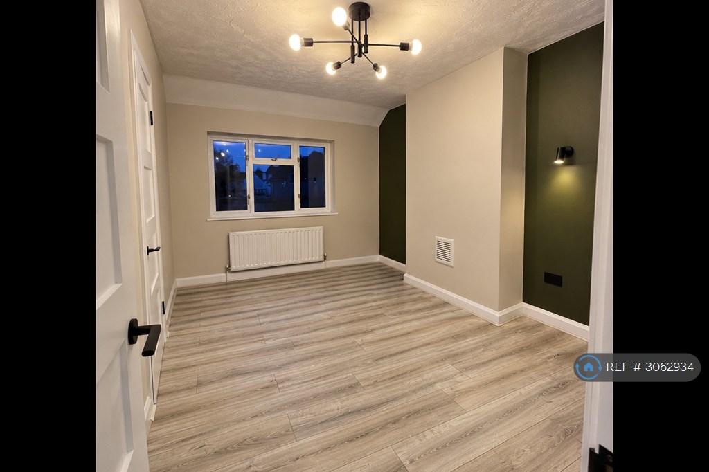 House in Croydon - View 3