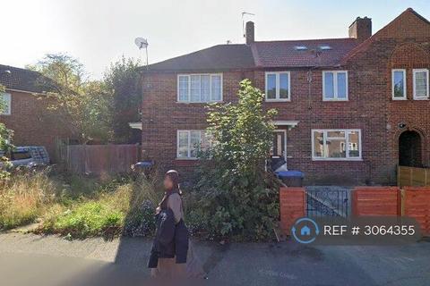 1 bedroom in a house share to rent, Barclay Road, London, N18