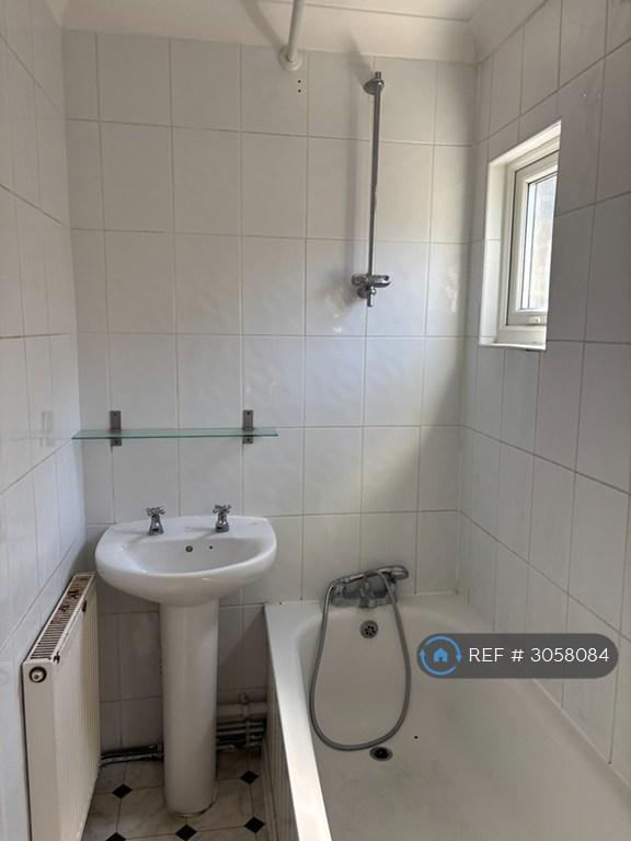 Apartment in Surrey - More