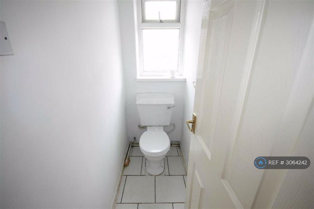 House in Droylsden, Manchester - View 5