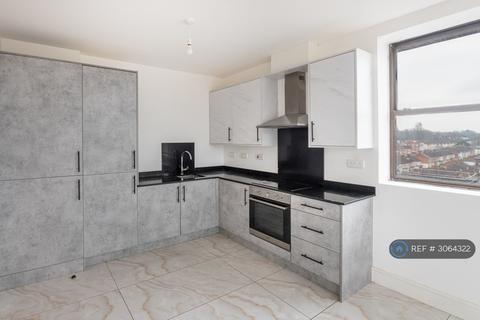 2 bedroom flat to rent, Wiltshire Court, Swindon, SN1