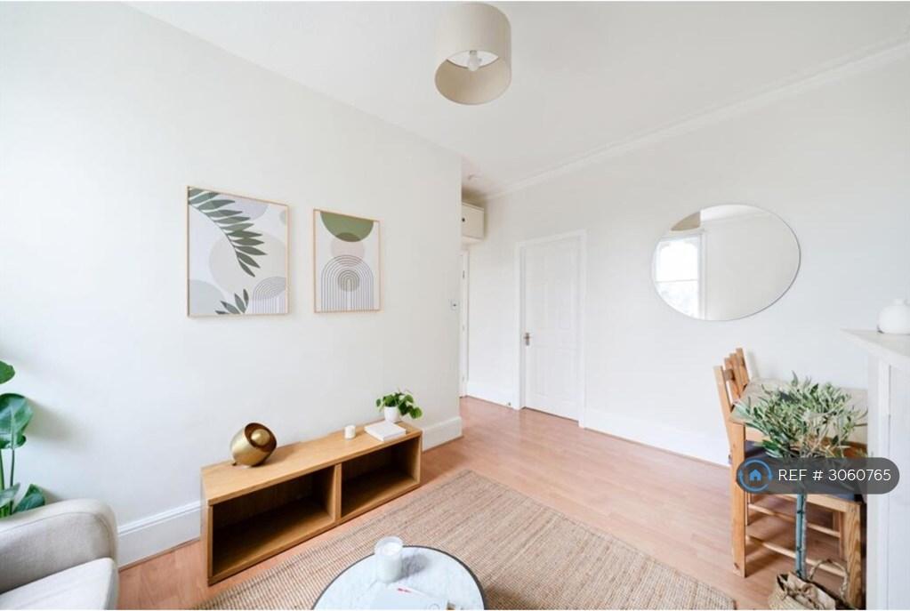 Apartment in London - View 5
