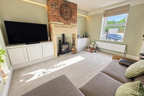 2 bedroom terraced house for sale, Chapel Street, Huddersfield HD4