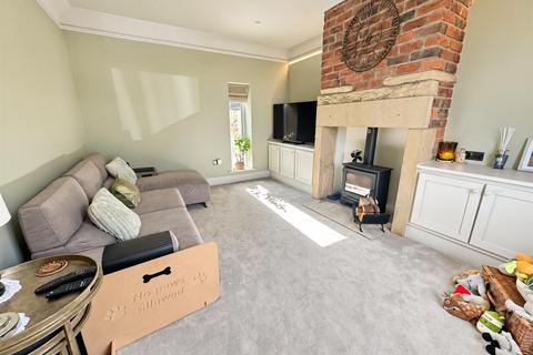 2 bedroom terraced house for sale, Chapel Street, Huddersfield HD4