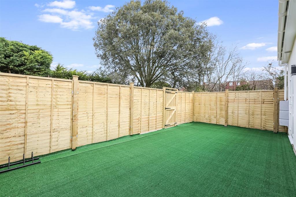 Apartment in Carshalton - View 4