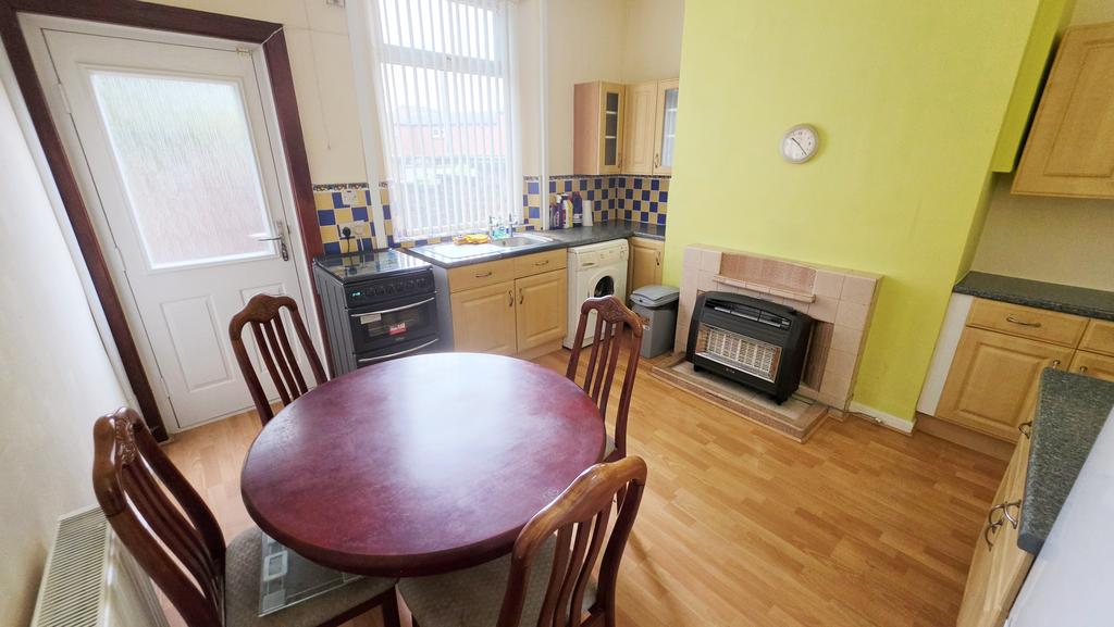 House in Droylsden - More