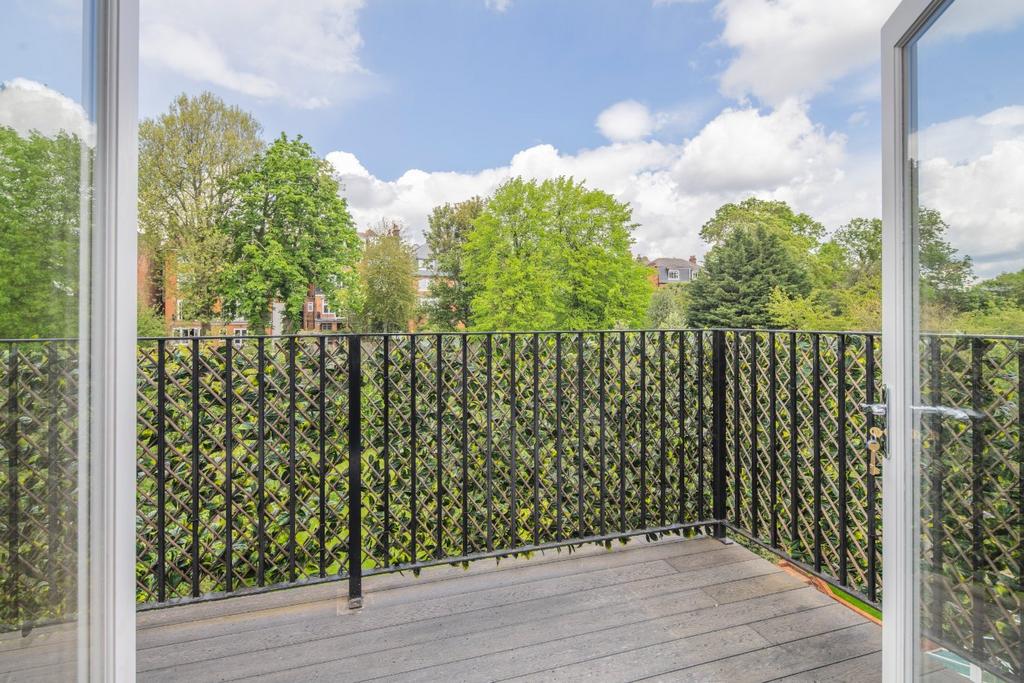 Apartment in Hampstead, London - View 3