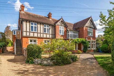 2 bedroom flat for sale, The Old Street, Leatherhead KT22