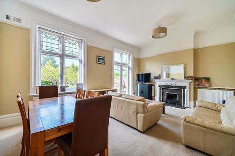 2 bedroom flat for sale, The Old Street, Leatherhead KT22