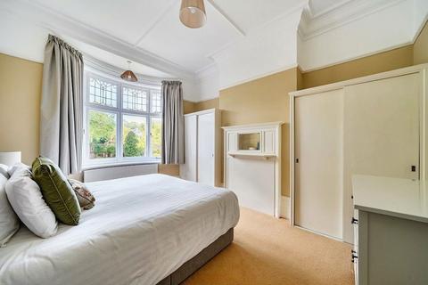 2 bedroom flat for sale, The Old Street, Leatherhead KT22