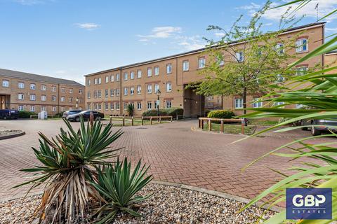 1 bedroom flat for sale, Kidman Close, Gidea Park, RM2