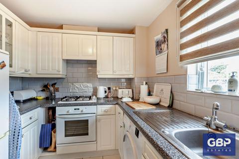1 bedroom flat for sale, Kidman Close, Gidea Park, RM2