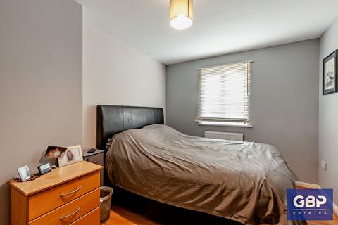 1 bedroom flat for sale, Kidman Close, Gidea Park, RM2