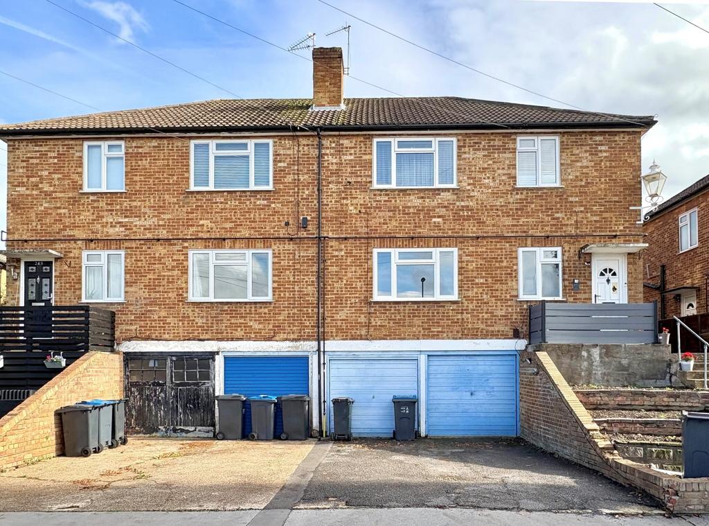 Apartment in London, Waddon - More