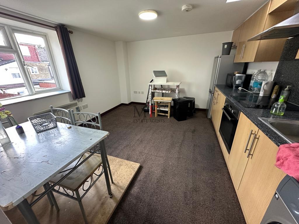 Apartment in Southall - View 4